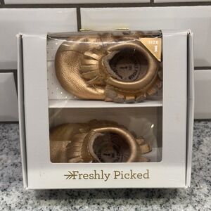 Freshly Picked Size 1 Rose Gold Metallic Leather Baby Moccasins Crb‎ shoes Soft